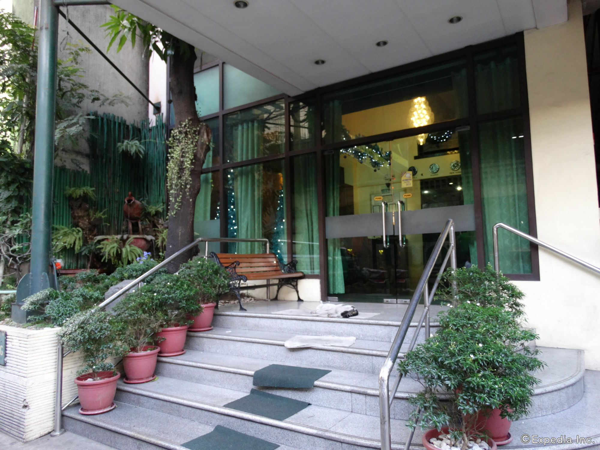 פאסאי Urban Travellers Hotel מראה חיצוני תמונה